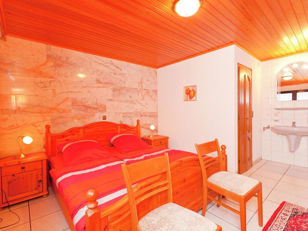 Apartment In Eifel With Children S Playground Lirstal Eksteriør billede
